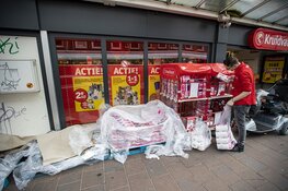Pallets met WC rollen vliegen de winkel uit