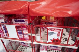 Pallets met WC rollen vliegen de winkel uit