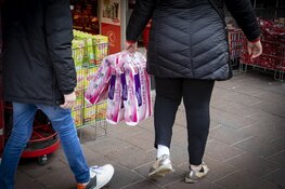 Pallets met WC rollen vliegen de winkel uit