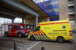 Senior komt vast te zitten in stoel in Velserbroek; hulpdiensten gealarmeerd