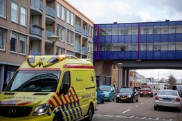 Senior komt vast te zitten in stoel in Velserbroek; hulpdiensten gealarmeerd