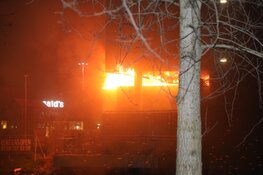 Grote brand in Bastion hotel in Santpoort-Noord, politie doet onderzoek (foto-update)