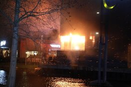 Grote brand in Bastion hotel in Santpoort-Noord, politie doet onderzoek (foto-update)