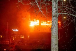 Grote brand in Bastion hotel in Santpoort-Noord, politie doet onderzoek (foto-update)