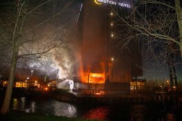 Grote brand in Bastion hotel in Santpoort-Noord, politie doet onderzoek (foto-update)