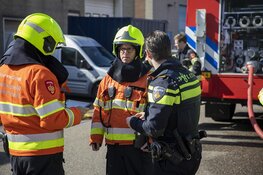 Brandweer groots uitgerukt voor brand op dak IJmuiden