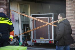 Brandweer groots uitgerukt voor brand op dak IJmuiden