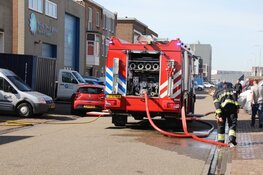 Brandweer groots uitgerukt voor brand op dak IJmuiden
