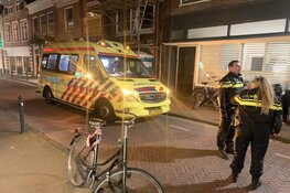 Frontale botsing tussen fietser en scooterrijder