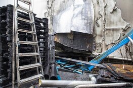 Bedrijfspand Velserbroek loopt schade op door brand pallets