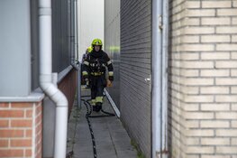 Bedrijfspand Velserbroek loopt schade op door brand pallets
