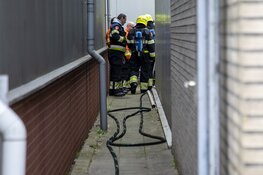 Bedrijfspand Velserbroek loopt schade op door brand pallets