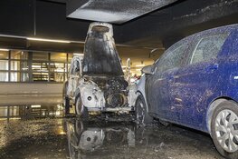 Auto uitgebrand in Raaks parkeergarage
