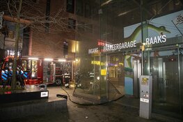 Auto uitgebrand in Raaks parkeergarage