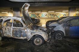 Auto uitgebrand in Raaks parkeergarage