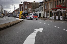 Afgesneden automobilist botst tegen geparkeerde auto