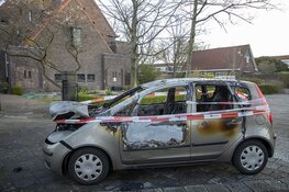 Weer autobrand in Haarlem, dit keer op de Zomerkade