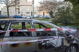 Weer autobrand in Haarlem, dit keer op de Zomerkade