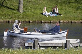 Haarlemmers genieten van het zonnetje