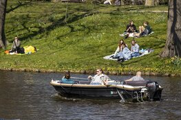 Haarlemmers genieten van het zonnetje