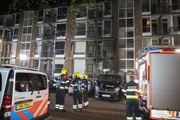 Brandweer redt mensen via balkon bij scooterbrand in IJmuiden
