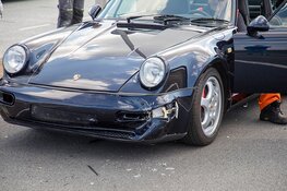 Porsche afgesleept na kop-staart aanrijding Zeeweg