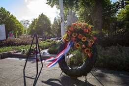 Bijzondere kransleggingen bij monument Jan Gijzenbrug Haarlem