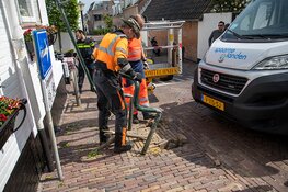 Bedrijfswagen klem na ongeval Rozenobelstraat Zandvoort