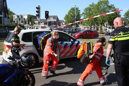 Bestuurder scootmobiel gewond na botsing met motor