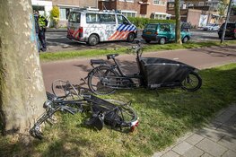 Fietser gewond na botsing tegen scooter in Haarlem