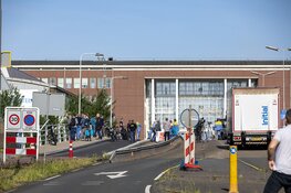 Opnieuw actie bij Tata Steel: boos personeel blokkeert toegangspoort