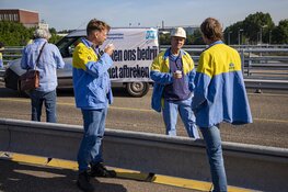 Opnieuw actie bij Tata Steel: boos personeel blokkeert toegangspoort