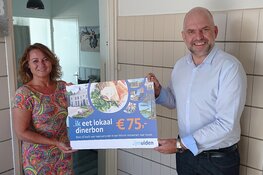 Eerste Ik eet lokaal-dinerbon uitgereikt