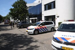 Brand in trappenhuis Haarlem, drie personen in ambulance nagekeken