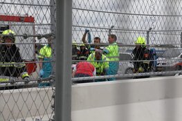 Sportauto crasht en vliegt in brand op Circuit Zandvoort