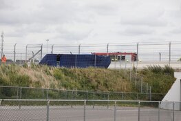 Sportauto crasht en vliegt in brand op Circuit Zandvoort