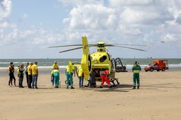 Zwemmer gereanimeerd op het strand van IJmuiden
