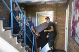 Bankstel muurvast in trappenhuis aan de Planetenlaan