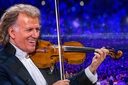 Andre Rieu en Andre van Duin op witte doek Stadsschouwburg Velsen