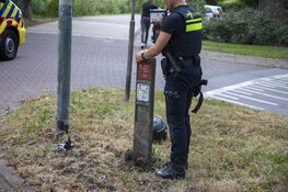 Maaltijdbezorger tegen paal tot stilstand in Bloemendaal