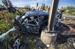 Treinverkeer Haarlem - Lisse stil na ongeval met auto bij Hillegom