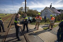 Treinverkeer Haarlem - Lisse stil na ongeval met auto bij Hillegom