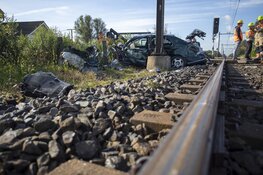 Treinverkeer Haarlem - Lisse stil na ongeval met auto bij Hillegom