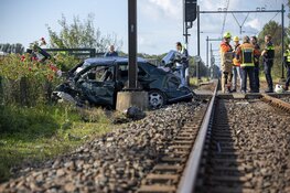 Treinverkeer Haarlem - Lisse stil na ongeval met auto bij Hillegom