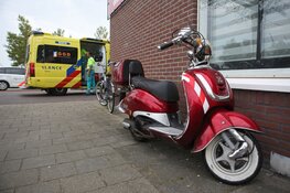 Afslaande automobilist ziet scooterrijder over het hoofd op Spaarndamseweg
