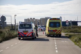 Wielrenner botst op betonnen wegafscheiding in Zandvoort