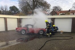 Oldtimer uit 1973 total-loss na brand in Heemstede