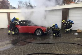 Oldtimer uit 1973 total-loss na brand in Heemstede