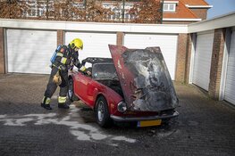 Oldtimer uit 1973 total-loss na brand in Heemstede
