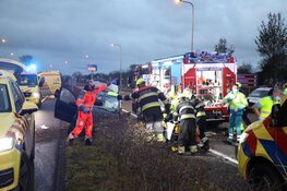 Zwaargewonde bij fors ongeval N208 bij Velserbroek: weg afgesloten